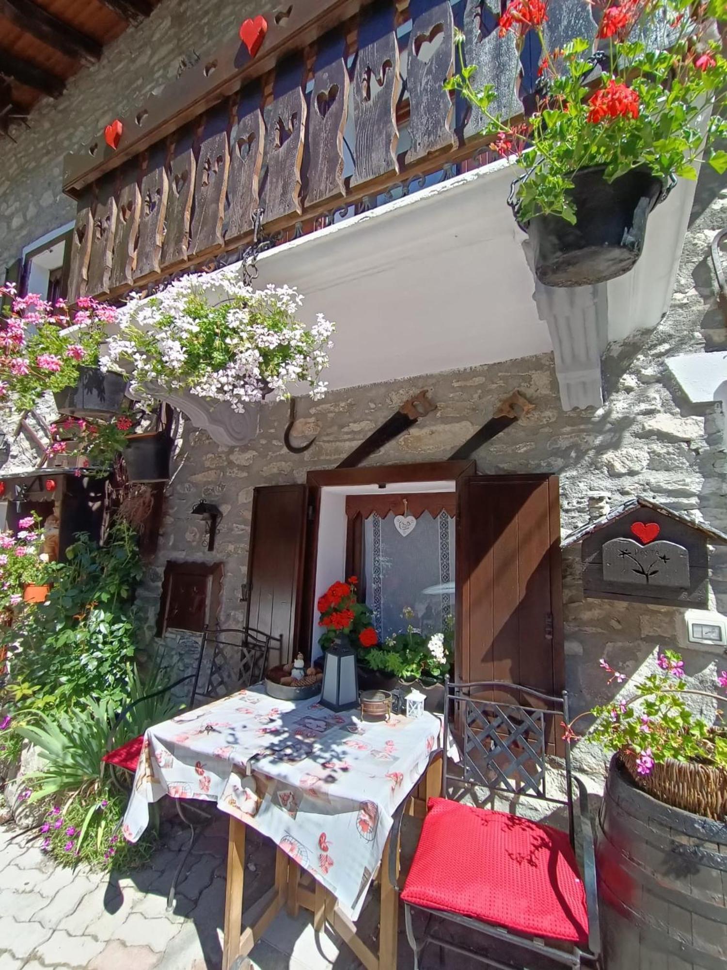 Le Grenier De Olga E Mario Appartement Pré-Saint-Didier Buitenkant foto