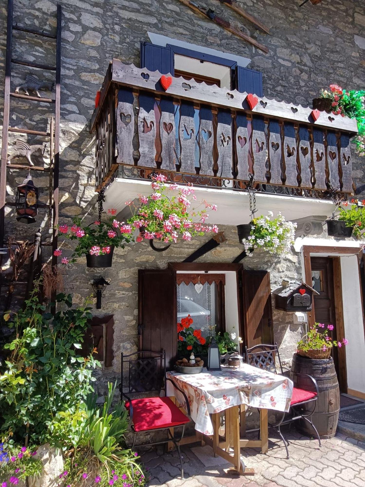 Le Grenier De Olga E Mario Appartement Pré-Saint-Didier Buitenkant foto